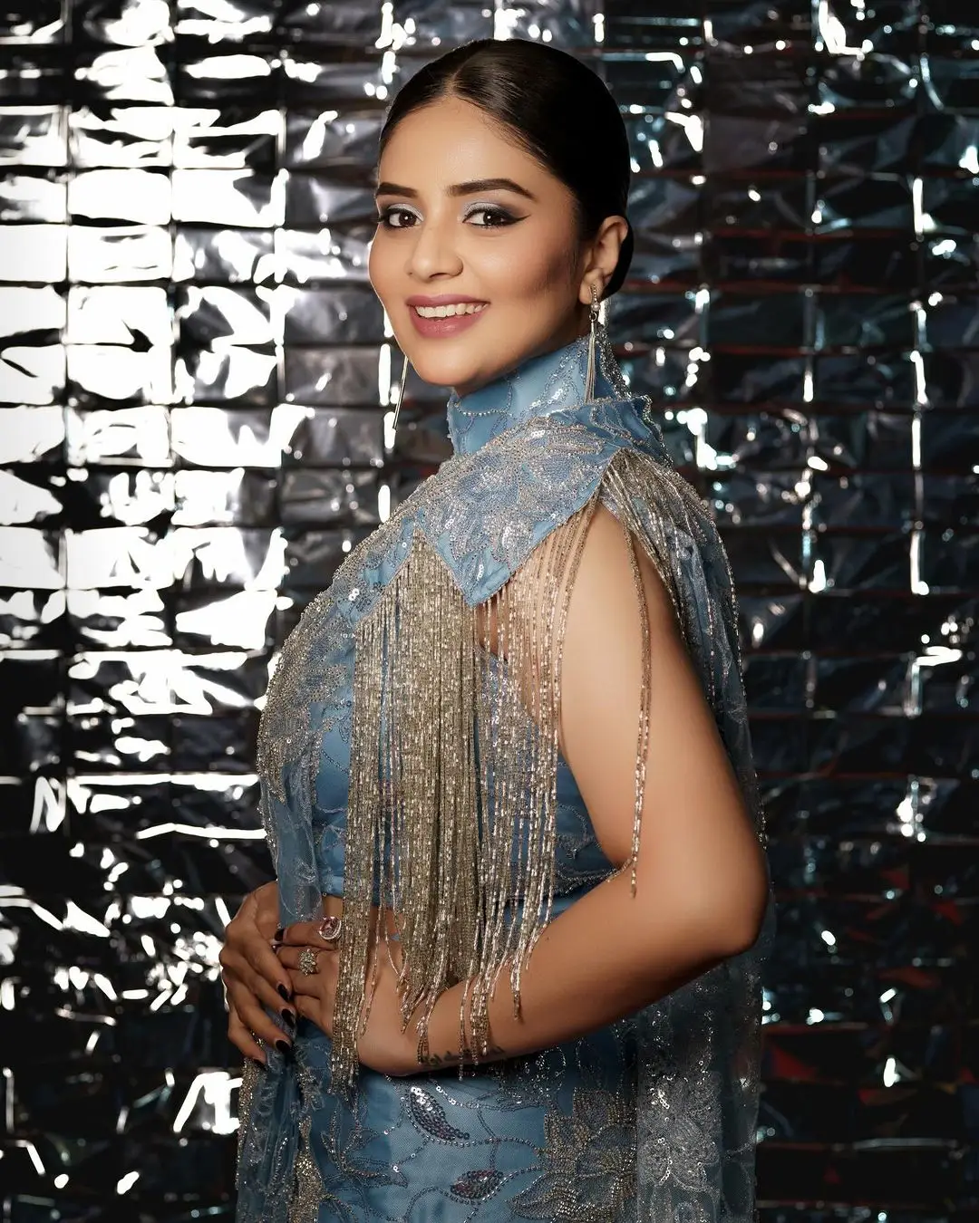 Indian TV Actress Sreemukhi in Traditional Blue Saree